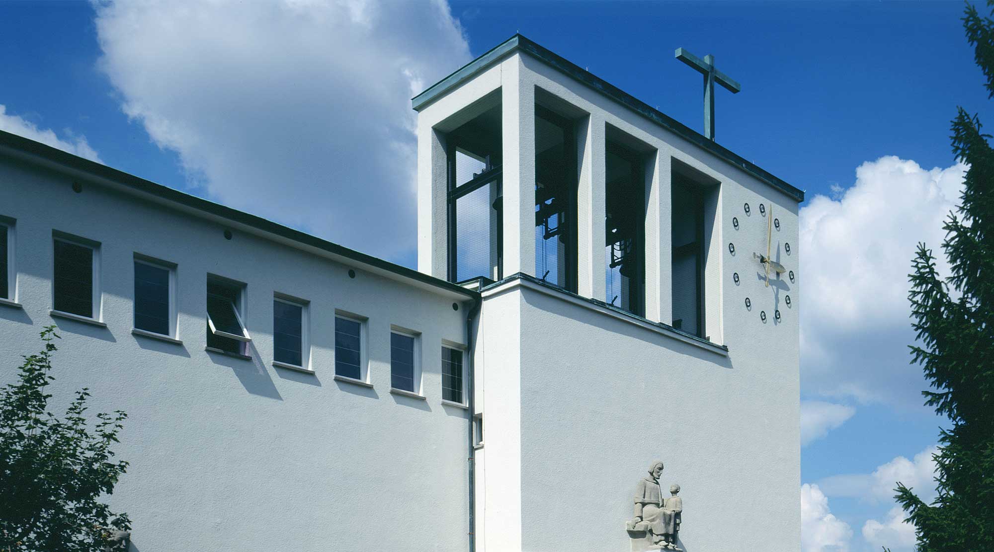 Umbau und Innensanierung Kirche St. Theresia, Zürich - Friesenberg ZH